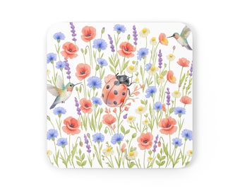 Posavasos de corcho con diseño de mariquita y flores silvestres en acuarela