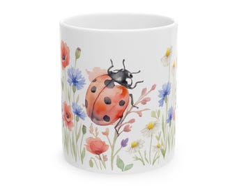Taza de cerámica con diseño floral de mariquita en acuarela