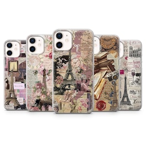 Op de afbeelding: Een verzameling van vijf telefoonhoesjes met een collage-ontwerp met de Eiffeltoren, klokken, rozen en vintage script. De hoesjes hebben een roze en beige kleurenschema, met een transparante rand.