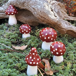 Mushroom Plant Decor, Nature Garden Mushrooms, Cute Woodland Fungi Decor, Red White Mushroom Decor for Bookshelf, Garden Fairy Mushrooms