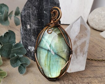 Green Labradorite Pendant, Flashy Labradorite Oval Green Pendant, Simple Wire Wrap Pendant  Mothers Day Gift Ideas, Spring Green Jewelry