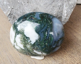 Moss Agate Palm Stone, Agate Worry Stone for Meditation, Gifts for Spring, Reiki Stones, Moss Agate Green and White, Rockhounding Gift