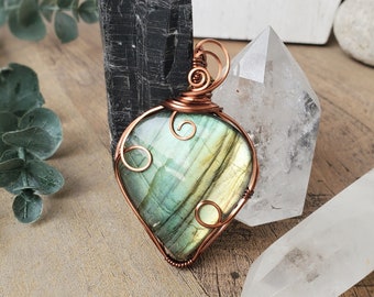 Green Labradorite Necklace, Wire Wrap Labradorite Pendant, Spring Necklace Jewelry, Mom Gift for Wife, Simple Wire Wrap Labradorite Necklace