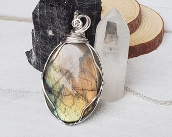 Oval Labradorite Necklace, Valentines Day Gift for Wife, Labradorite Wire Pendant for Her, Unique Handmade Gifts for Her, Peach Blue Stone