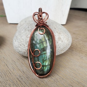 Green Labradorite Pendant, Spring Mothers Day Gift, Wire Wrap Stone Pendant, Birthday Gift, Labradorite Pendant, Wire Jewelry in Copper