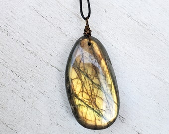 Palm Stone Labradorite Necklace, Golden Yellow Stone Pendant, Labradorite Necklace, Autumn Crystal Healing Necklace, Simple Stone Pendant