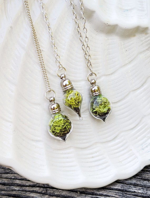 Green Moss Plant Double Sided Necklace Handcrafted Lichen Natural jewelry Nature Lovers Gift Resin Pendant Terrarium Plant Pendant