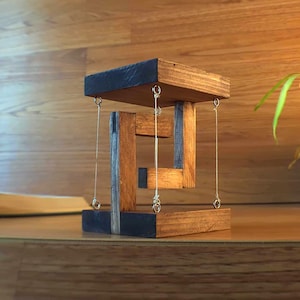 Handgemaakte donker gebeitste grenen tafel met tensegrity-patroon, zwevende sculptuur, decoratie met optische illusie