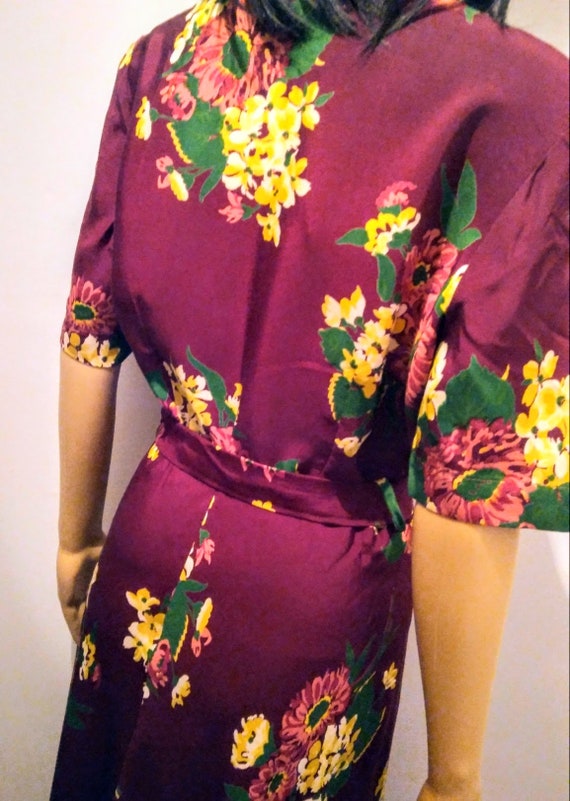 1940s Floral Hostess Robe - image 7