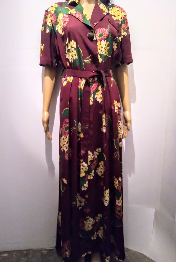 1940s Floral Hostess Robe - image 3