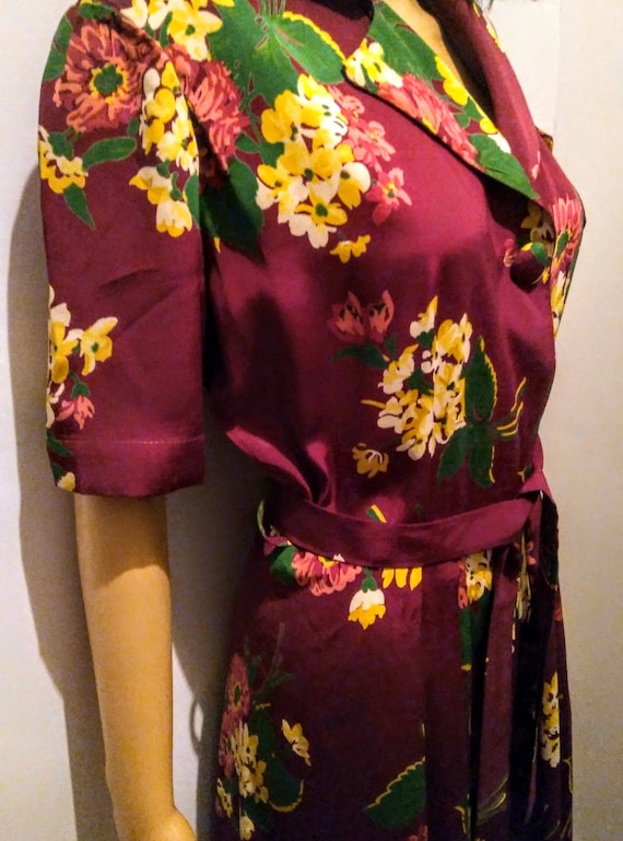 1940s Floral Hostess Robe - image 8