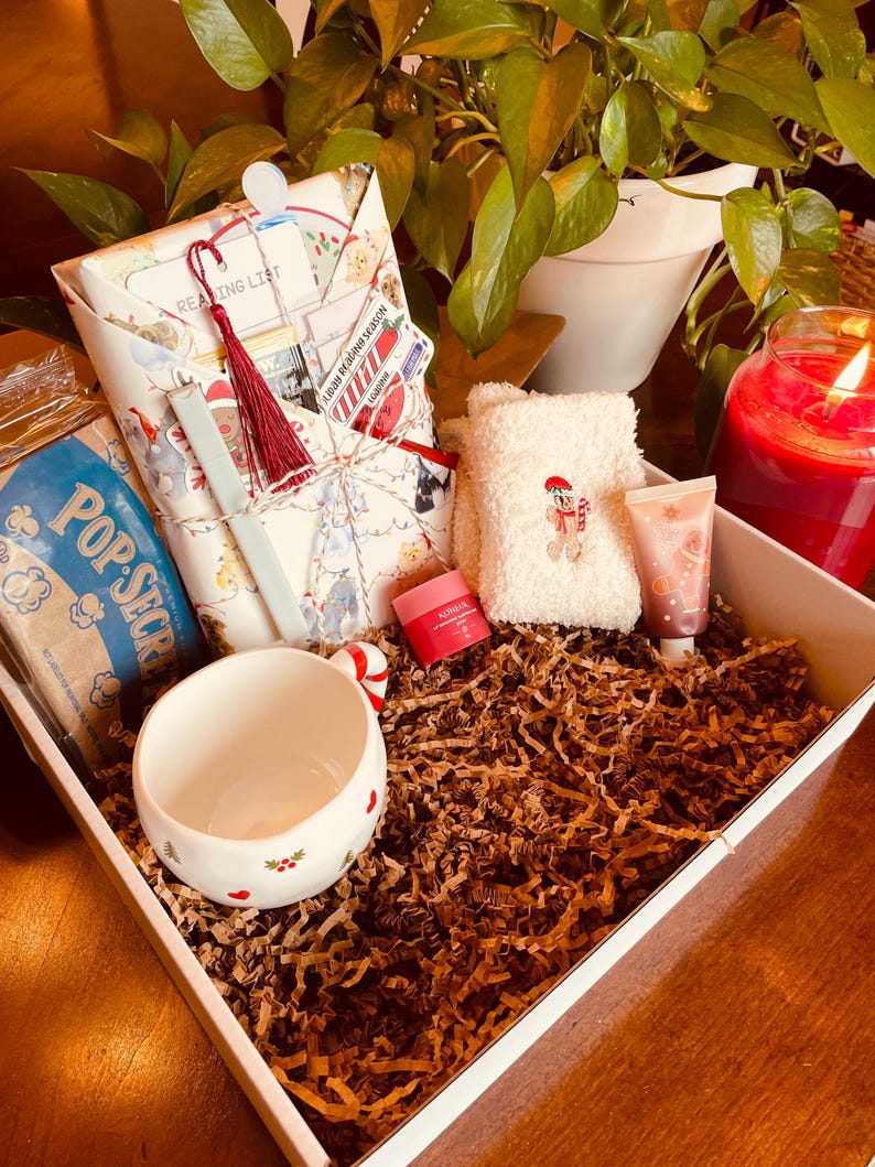 Popcorn Thinking Box Blind Date Book Box: Christmas Gift for Reader - Etsy