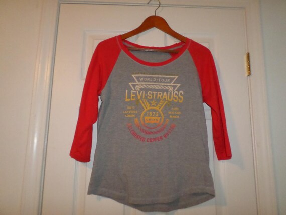 classic levis t shirt