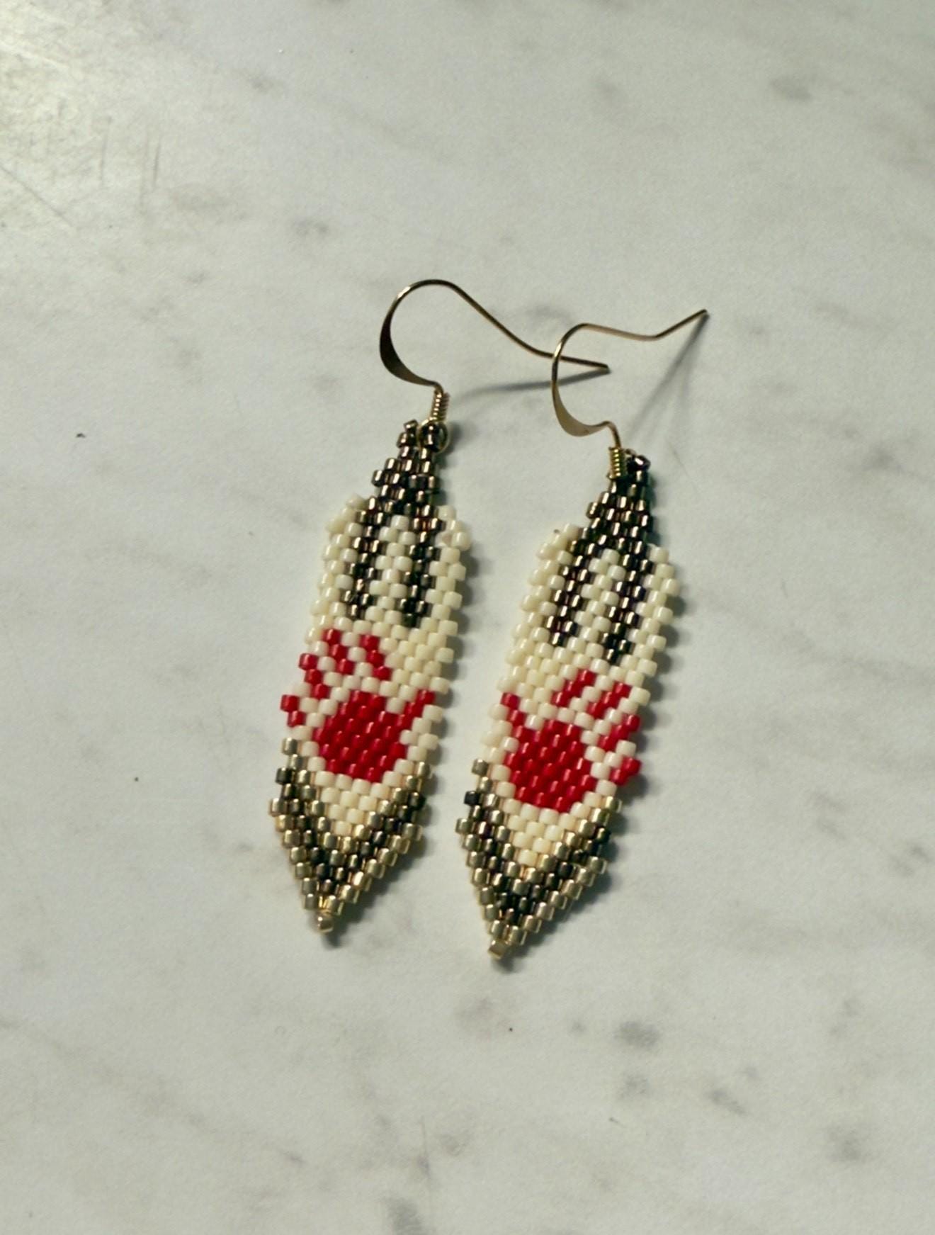 Boucles D'oreilles Dormeuses Dorées Avec Perle Verre 16mm Style Murano Floral Rouge - ET3