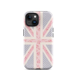 Puede incluir: Funda de teléfono con diseño de la bandera británica. El diseño presenta un fondo azul claro con corazones blancos, rayas rosas y una cruz floral. La funda tiene un acabado brillante y un recorte para la cámara.