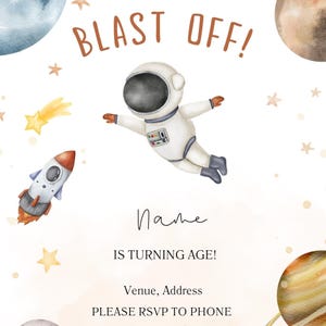 Könnte beinhalten: Eine Geburtstagseinladung zum Thema Weltraum mit einem Aquarell-Astronauten, einer Rakete, Planeten und Sternen. Der Text lautet BLAST OFF! Name IS TURNING AGE! Venue, Address PLEASE RSVP TO PHONE auf einem weißen Hintergrund mit sanften Farben.