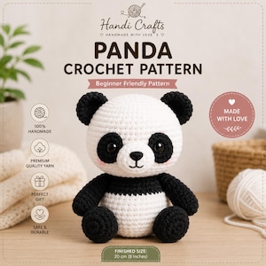 Pode incluir: Um brinquedo de panda em crochê com fio preto e branco, apresentando orelhas, manchas nos olhos, braços e pernas pretos, e cabeça e tronco brancos. O texto diz PANDA CROCHET PATTERN, Beginner Friendly Pattern e FINISHED SIZE: 20 cm.