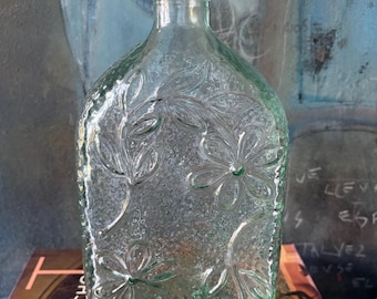 Vintage grüne Glasflasche Daisy geprägt