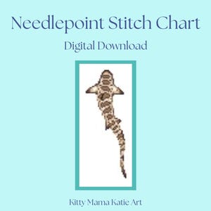 Puede incluir: Un gráfico de puntada de aguja de descarga digital con un diseño de tiburón. El tiburón es marrón y beige con un diseño estampado, sobre un fondo blanco dentro de un marco turquesa. El texto "Needlepoint Stitch Chart" y "Digital Download" está en la parte superior.