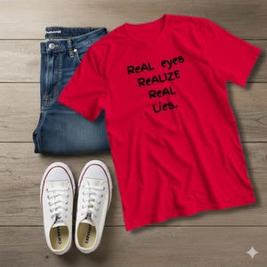 Real Lies (Schweres Unisex T-Shirt mit Rundhalsausschnitt | Gildan® 5000)