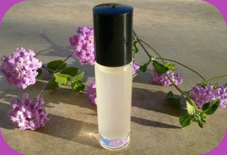 KAI has notes of Gardenia & white exotic florals Fragrance Roll-On Oil 10 ml Bottle image 2