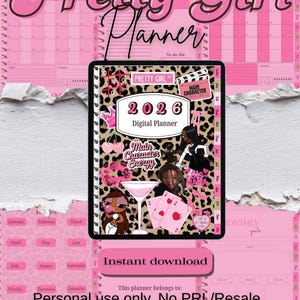 Puede incluir: Un planificador digital rosa con el texto "Pretty Girl Planner" y "2026". El planificador presenta un diseño de estampado de leopardo e incluye ilustraciones de un cóctel, naipes y un personaje de dibujos animados. También se ve el texto "Descarga instantánea".