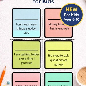 Op de afbeelding: Bevestigingskaarten voor kinderen met positieve boodschappen. Elke kaart heeft een andere kleur en een korte bevestiging zoals "Ik kan stap voor stap nieuwe dingen leren". Inclusief een "NIEUW" sticker voor kinderen van 6-10 jaar.