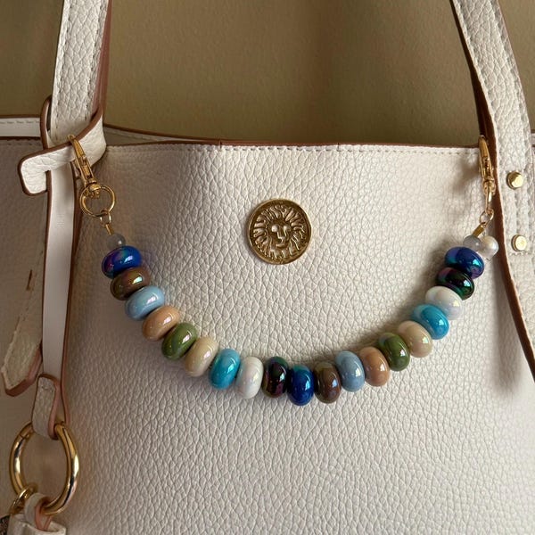 Charm para bolso con cuentas hecho a mano