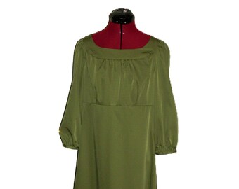 Vintage 1960s 1970s Green Dress Scoop Neck 3/4 Length Sleeves Empire Waist OOAK Homemade Medium Only 11 USD