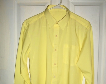 SAlE 70% OFF Vintage Mens Yellow Long Sleeve Button Down Shirt Medium 15 1/2" Neck was 10 Now 2.99 USD