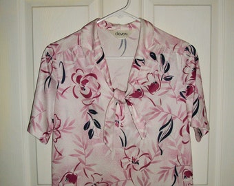 Vintage 1960s 1970s V Neck Pussy Bow Tie Floral Blouse by Devon Small Bust =36" Only 5.99 USD