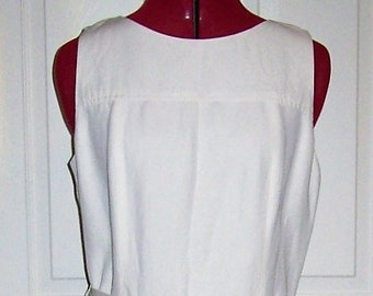 Vintage Ladies White Sleeveless Linen Dress Medium Only 15 USD