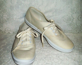 ladies deck shoes size 6