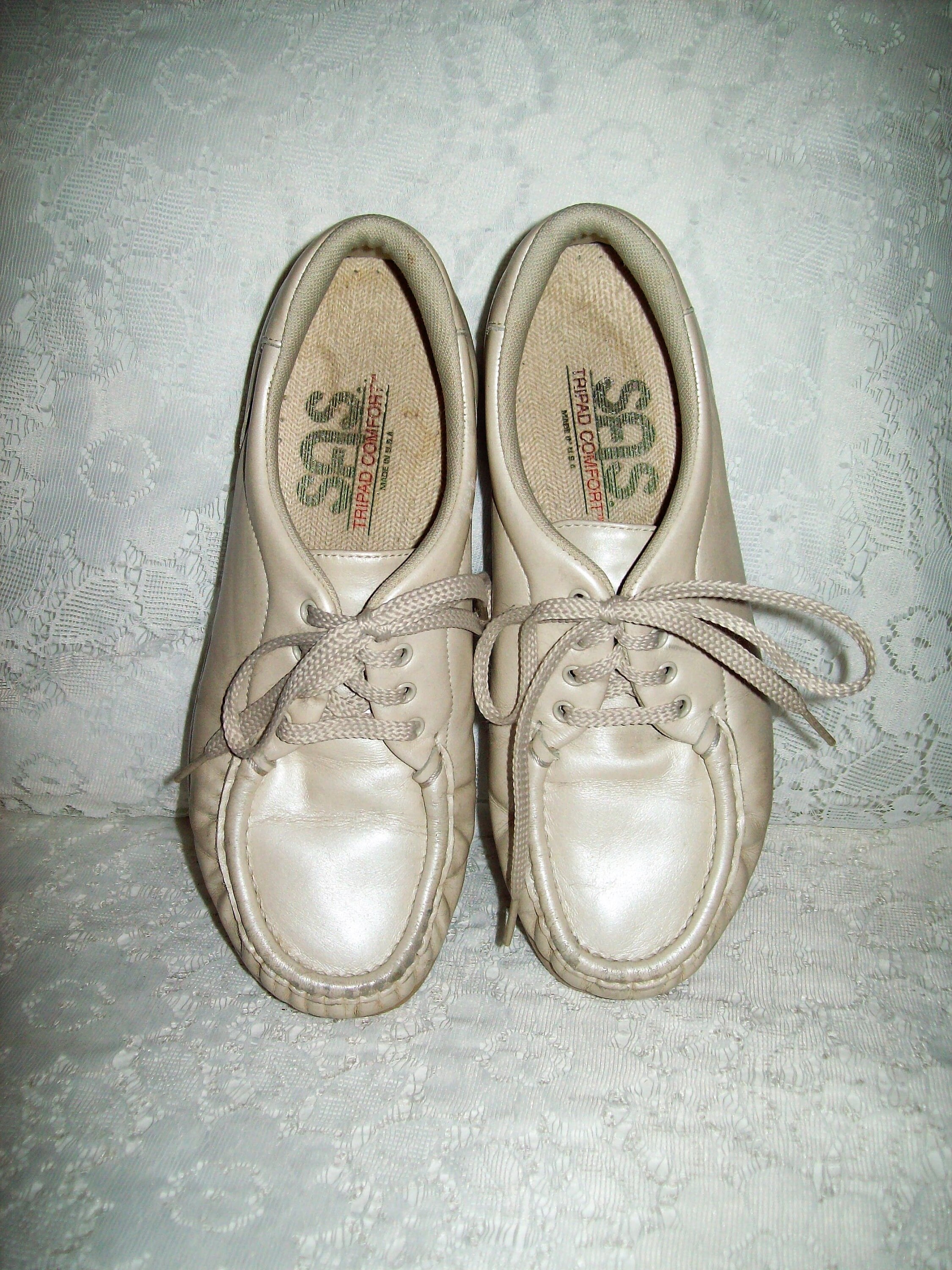 Vintage Ladies Taupe Off White Leather Oxfords Granny Shoes by | Etsy