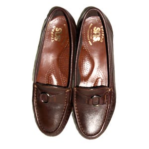Vintage Ladies Brown Leather Loafers Slip Ons by SAS Size 5 Narrow Inside Toe/Heel equals 8 7/8 inches Leather upper, Rubber Soles Width at Ball is 3 inches Good- Vintage Condition Only 8 Dollars #shoes #womensshoes #size5shoes #leathershoes #brownshoes #Brownflats #size5narrow #size5flats #size5loafers #leatherloafers #madeinusa #madeinusashoes #brownslipons #leatherslipons #vintageshoes #vintageloafers #vintageflats #size5brownshoes #madeinusaloafers #loaferssize5 #SASshoes #SASloafers #SAS