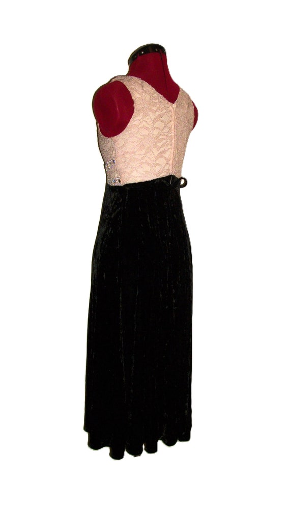 Vintage Off White Lace & Black Velvet Dress Scoop… - image 7