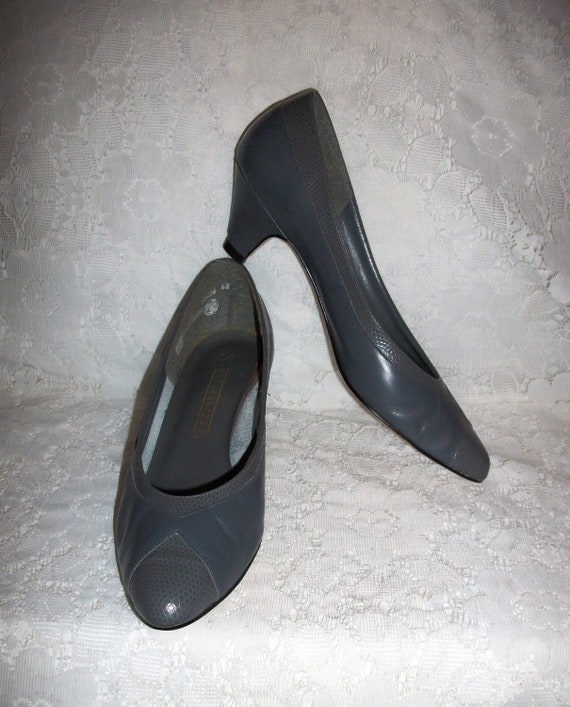 Vintage Pumps Gray Leather 2" Heels by Naturalizer