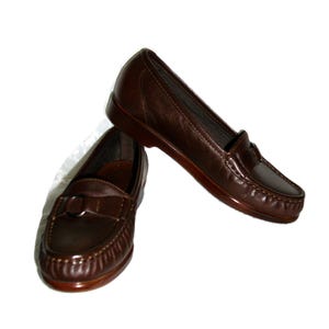 Vintage Ladies Brown Leather Loafers Slip Ons by SAS Size 5 Narrow Inside Toe/Heel equals 8 7/8 inches Leather upper, Rubber Soles Width at Ball is 3 inches Good- Vintage Condition Only 8 Dollars #shoes #womensshoes #size5shoes #leathershoes #brownshoes #Brownflats #size5narrow #size5flats #size5loafers #leatherloafers #madeinusa #madeinusashoes #brownslipons #leatherslipons #vintageshoes #vintageloafers #vintageflats #size5brownshoes #madeinusaloafers #loaferssize5 #SASshoes #SASloafers #SAS