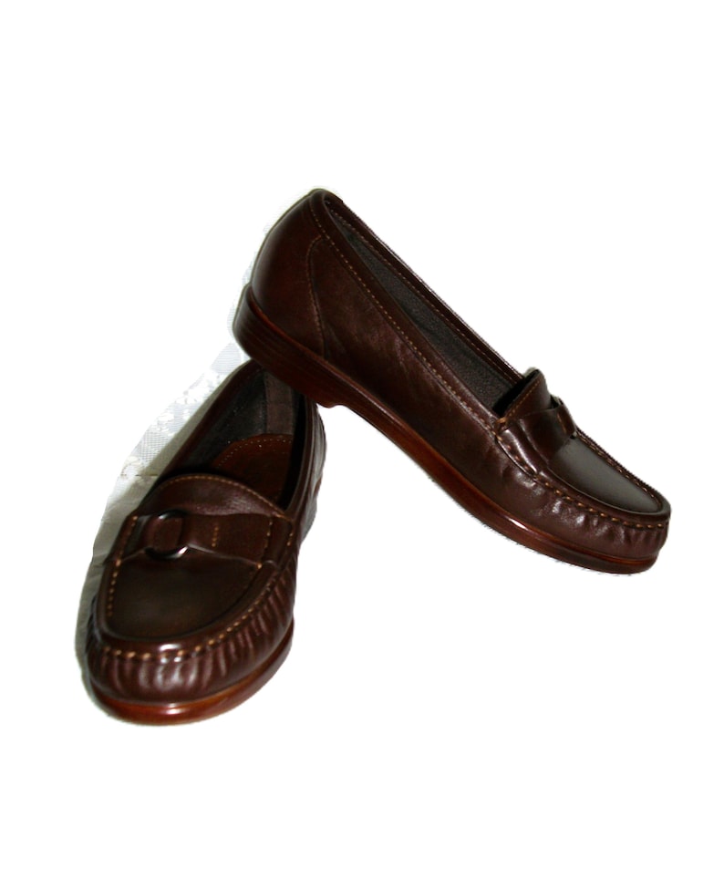 Vintage Ladies Brown Leather Loafers Slip Ons by SAS Size 5 Narrow Inside Toe/Heel equals 8 7/8 inches Leather upper, Rubber Soles Width at Ball is 3 inches Good- Vintage Condition Only 8 Dollars #shoes #womensshoes #size5shoes #leathershoes #brownshoes #Brownflats #size5narrow #size5flats #size5loafers #leatherloafers #madeinusa #madeinusashoes #brownslipons #leatherslipons #vintageshoes #vintageloafers #vintageflats #size5brownshoes #madeinusaloafers #loaferssize5 #SASshoes #SASloafers #SAS