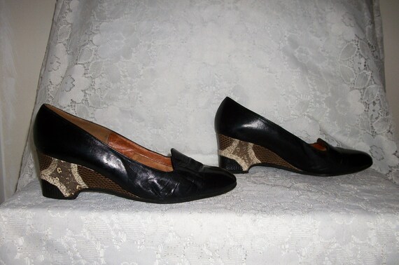 Vintage 1940s Ladies Black Leather Pumps with Sna… - image 5