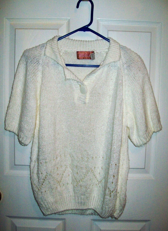 SAlE 20/% OFF Vintage White Short Sleeve Knit Pullover Top V Neck Blouse by Corliss Extra Large Now 4 USD