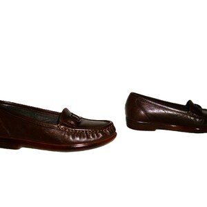 Vintage Ladies Brown Leather Loafers Slip Ons by SAS Size 5 Narrow Inside Toe/Heel equals 8 7/8 inches Leather upper, Rubber Soles Width at Ball is 3 inches Good- Vintage Condition Only 8 Dollars #shoes #womensshoes #size5shoes #leathershoes #brownshoes #Brownflats #size5narrow #size5flats #size5loafers #leatherloafers #madeinusa #madeinusashoes #brownslipons #leatherslipons #vintageshoes #vintageloafers #vintageflats #size5brownshoes #madeinusaloafers #loaferssize5 #SASshoes #SASloafers #SAS