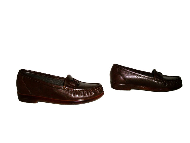 Vintage Ladies Brown Leather Loafers Slip Ons by SAS Size 5 Narrow Inside Toe/Heel equals 8 7/8 inches Leather upper, Rubber Soles Width at Ball is 3 inches Good- Vintage Condition Only 8 Dollars #shoes #womensshoes #size5shoes #leathershoes #brownshoes #Brownflats #size5narrow #size5flats #size5loafers #leatherloafers #madeinusa #madeinusashoes #brownslipons #leatherslipons #vintageshoes #vintageloafers #vintageflats #size5brownshoes #madeinusaloafers #loaferssize5 #SASshoes #SASloafers #SAS