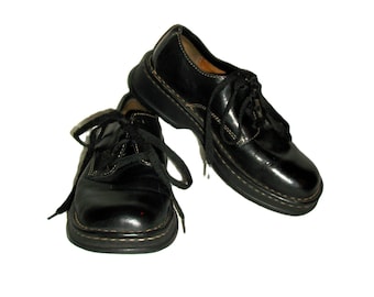 Vintage Black Leather Oxfords Lace Up Shoes by BORN Women's Size 36.5 or US Size 6 Only 10 USD