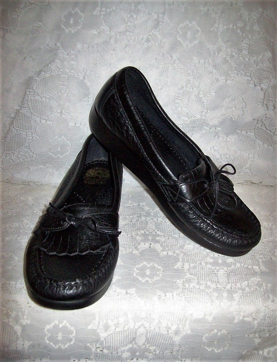 ladies black leather loafers size 6