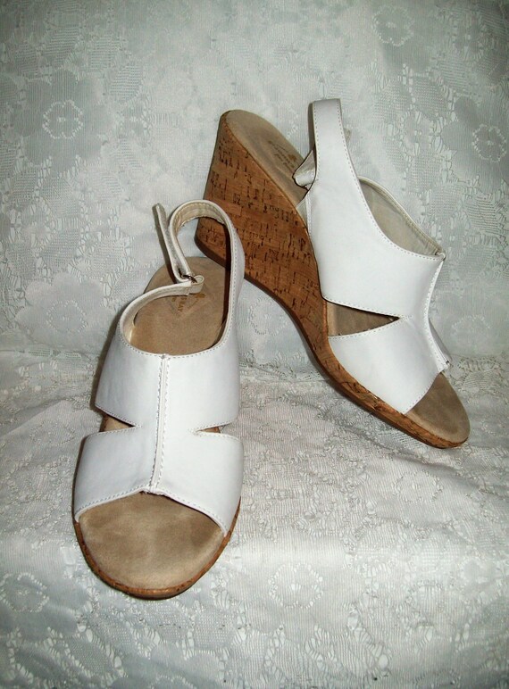 women's white sandals size 10