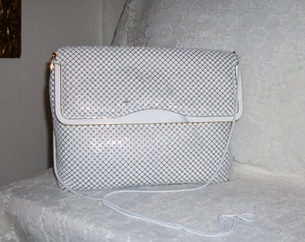 SAlE 50% OFF Vintage Shoulder Bag White Alumesh Metal Mesh Purse Cross body Bag Now 4.99 USD