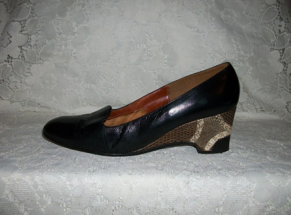 Vintage 1940s Ladies Black Leather Pumps with Sna… - image 3