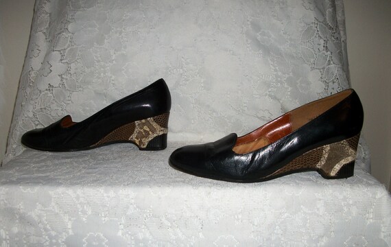 Vintage 1940s Ladies Black Leather Pumps with Sna… - image 2