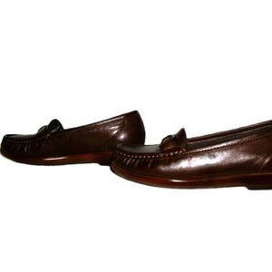Vintage Ladies Brown Leather Loafers Slip Ons by SAS Size 5 Narrow Inside Toe/Heel equals 8 7/8 inches Leather upper, Rubber Soles Width at Ball is 3 inches Good- Vintage Condition Only 8 Dollars #shoes #womensshoes #size5shoes #leathershoes #brownshoes #Brownflats #size5narrow #size5flats #size5loafers #leatherloafers #madeinusa #madeinusashoes #brownslipons #leatherslipons #vintageshoes #vintageloafers #vintageflats #size5brownshoes #madeinusaloafers #loaferssize5 #SASshoes #SASloafers #SAS